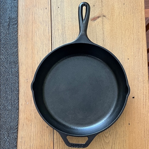 Lodge Black Cast Iron Skillet with Deer Design - Picture 2 of 2